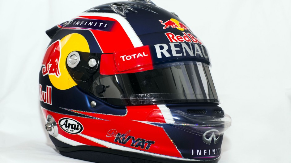 Daniil Kvyat 2015 helmet