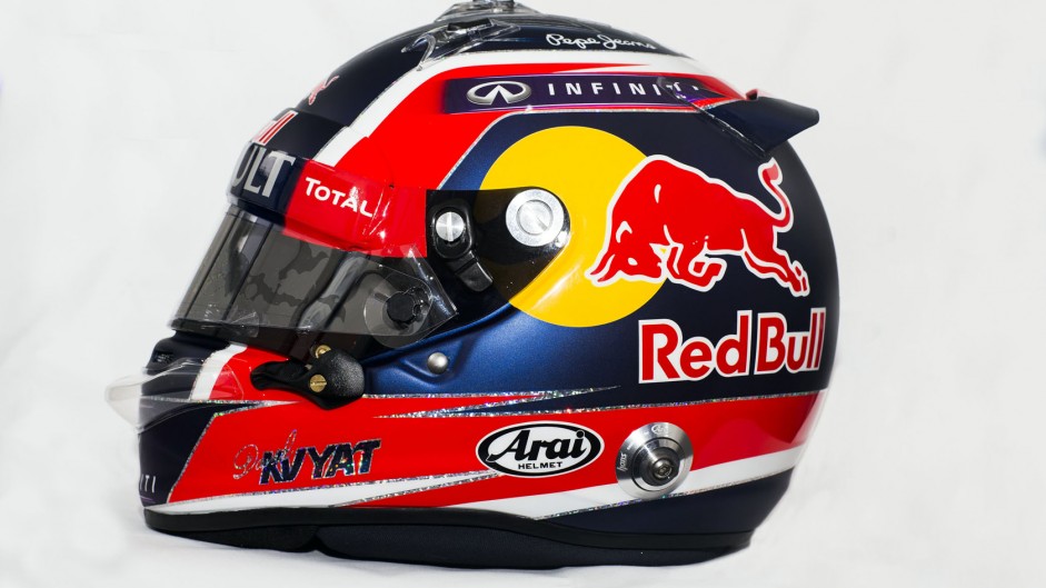 Daniil Kvyat 2015 helmet