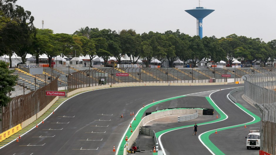 Pit entry, Interlagos, 2014