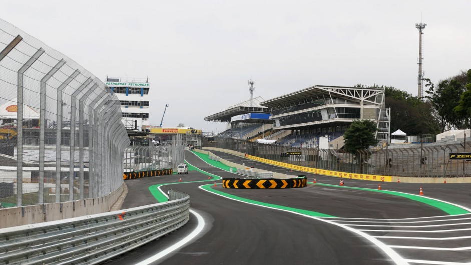 Pit entry, Interlagos, 2014