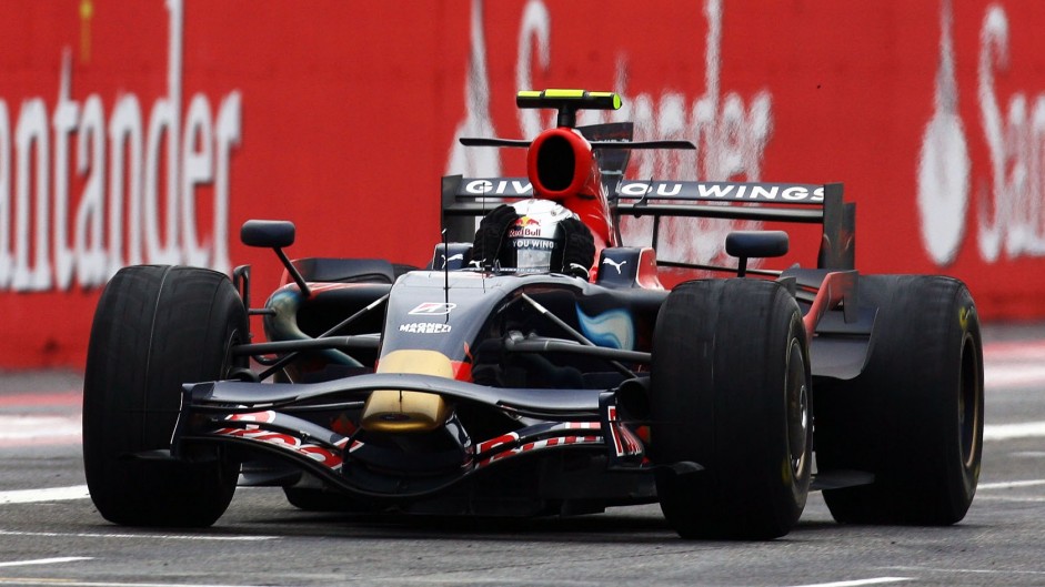 2008: Vettel crosses the line to win the Italian Grand Prix